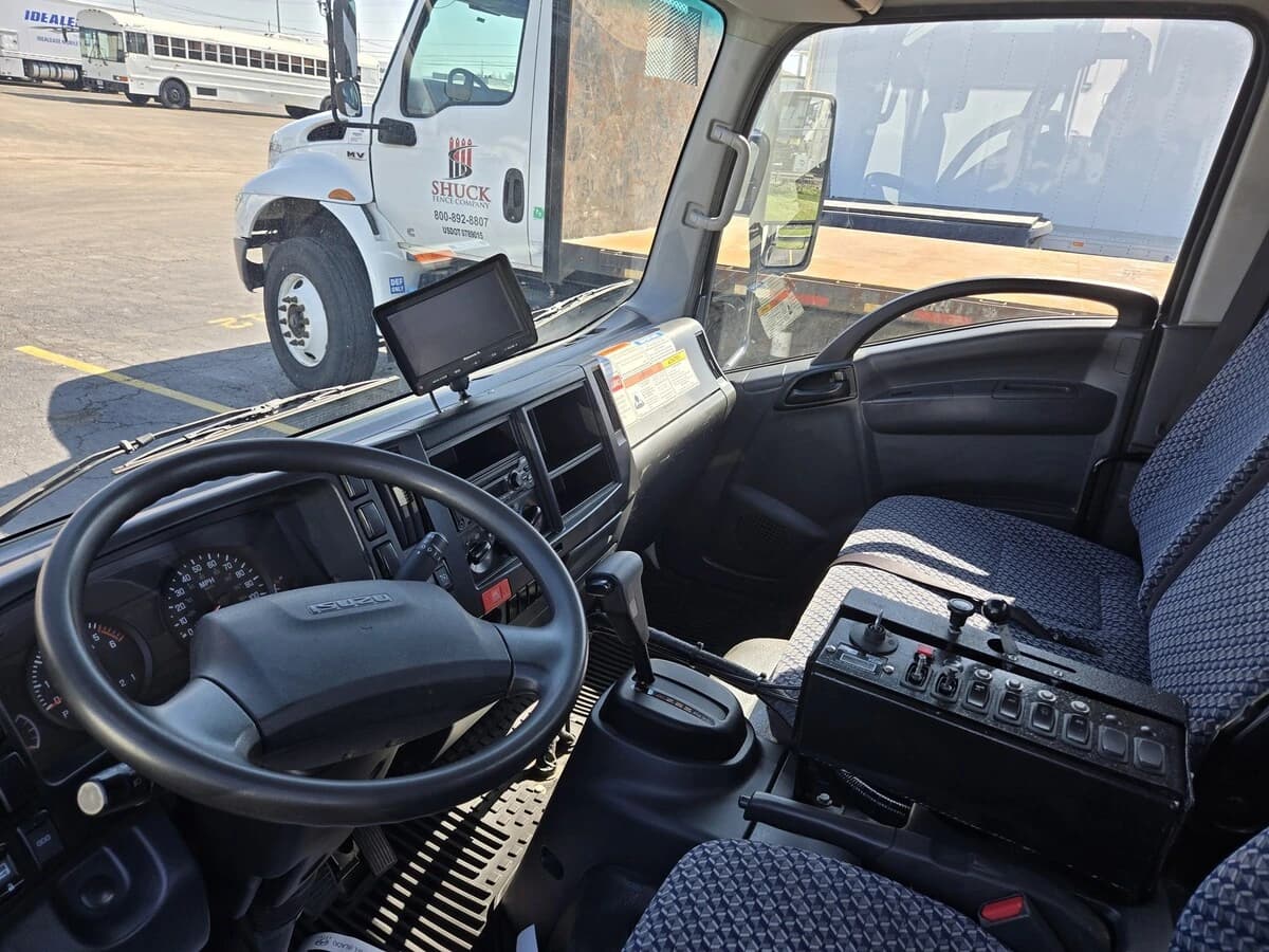 2023 Isuzu NPR — photo 10