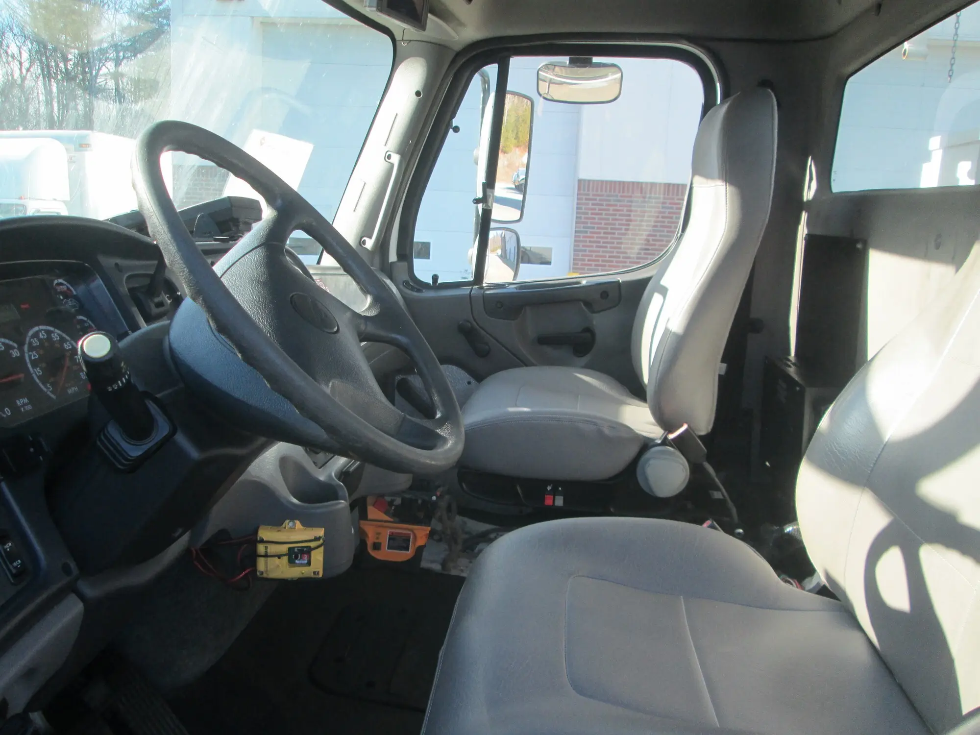 2013 Freightliner M2 106 — photo 13