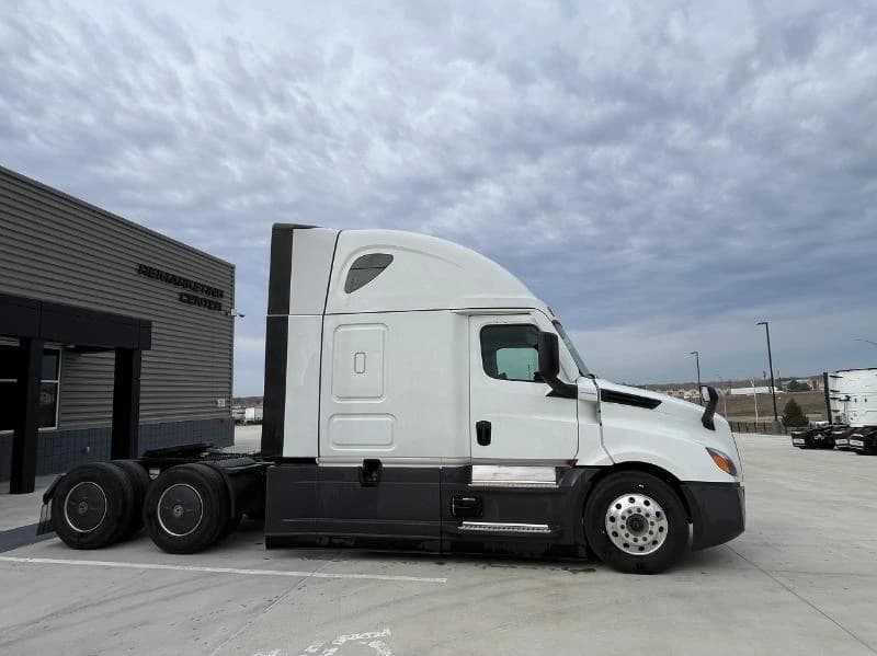 2026 Freightliner Cascadia — photo 41