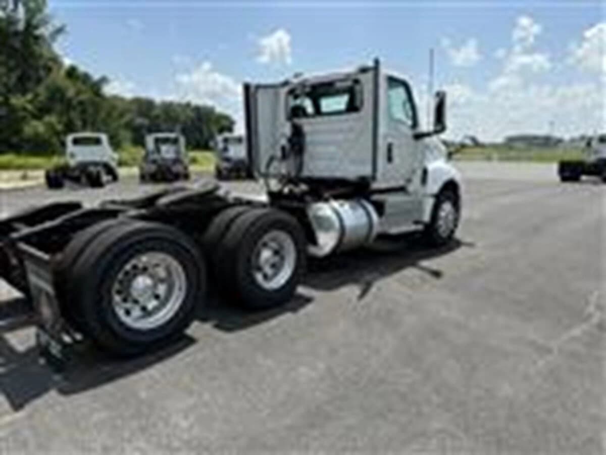 2019 International LT — photo 8