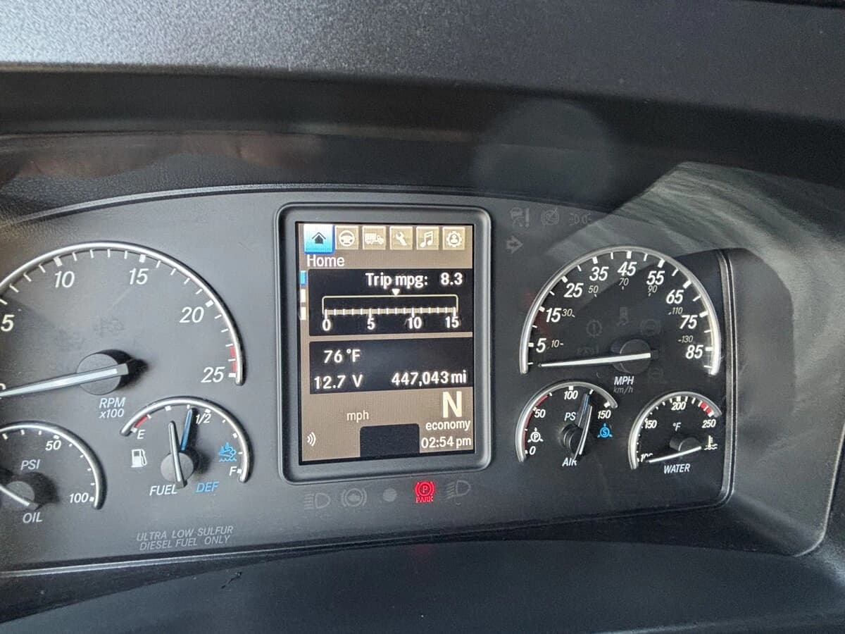 2024 Freightliner Cascadia — photo 10