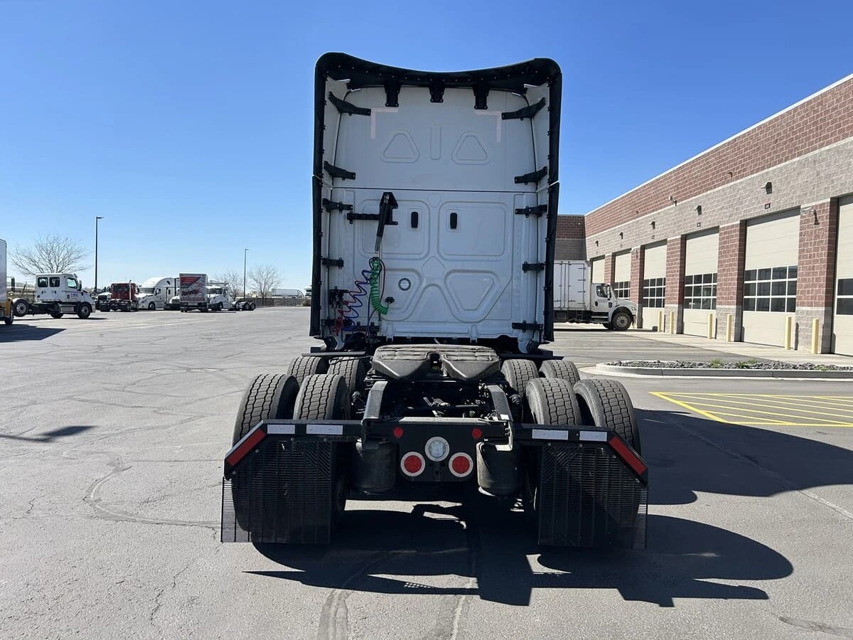 2026 Freightliner Cascadia — photo 7