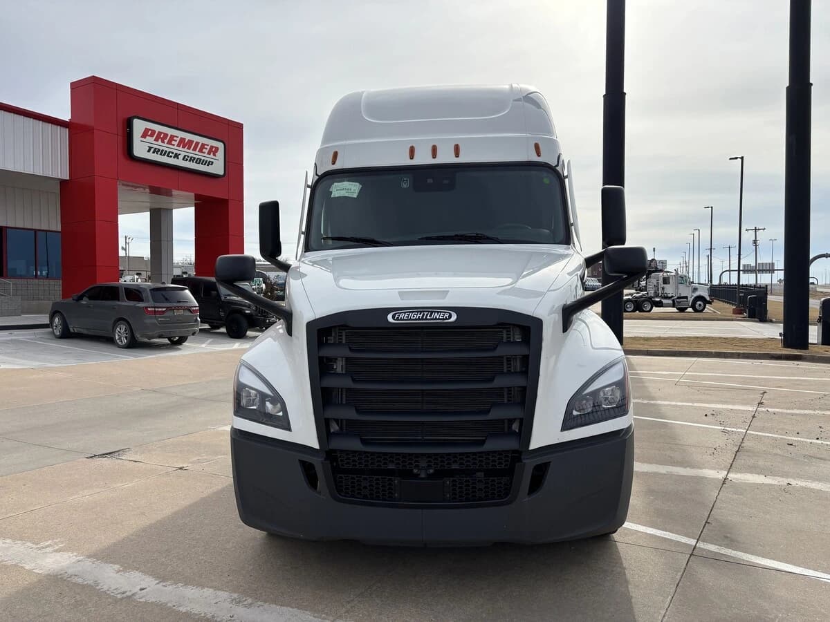2026 Freightliner Cascadia — photo 2