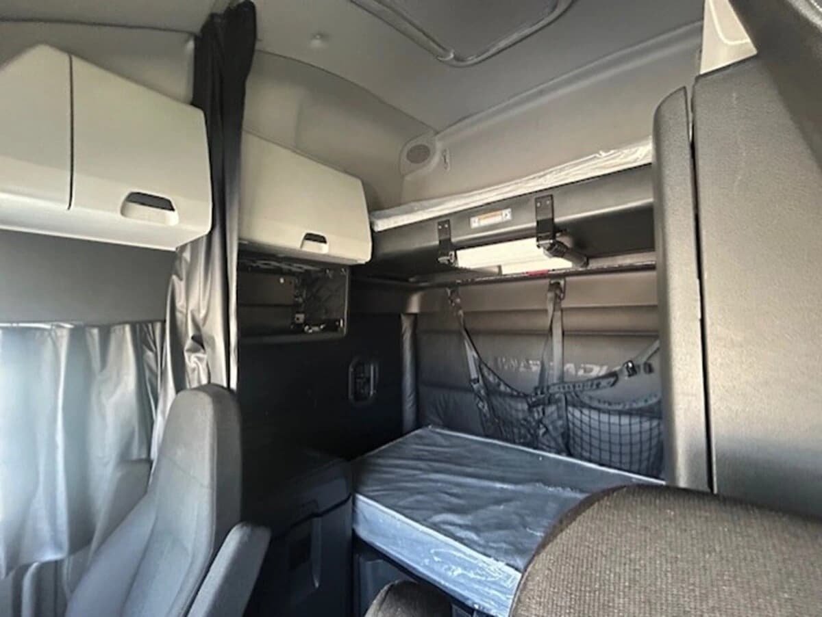 2023 Freightliner Cascadia — photo 15