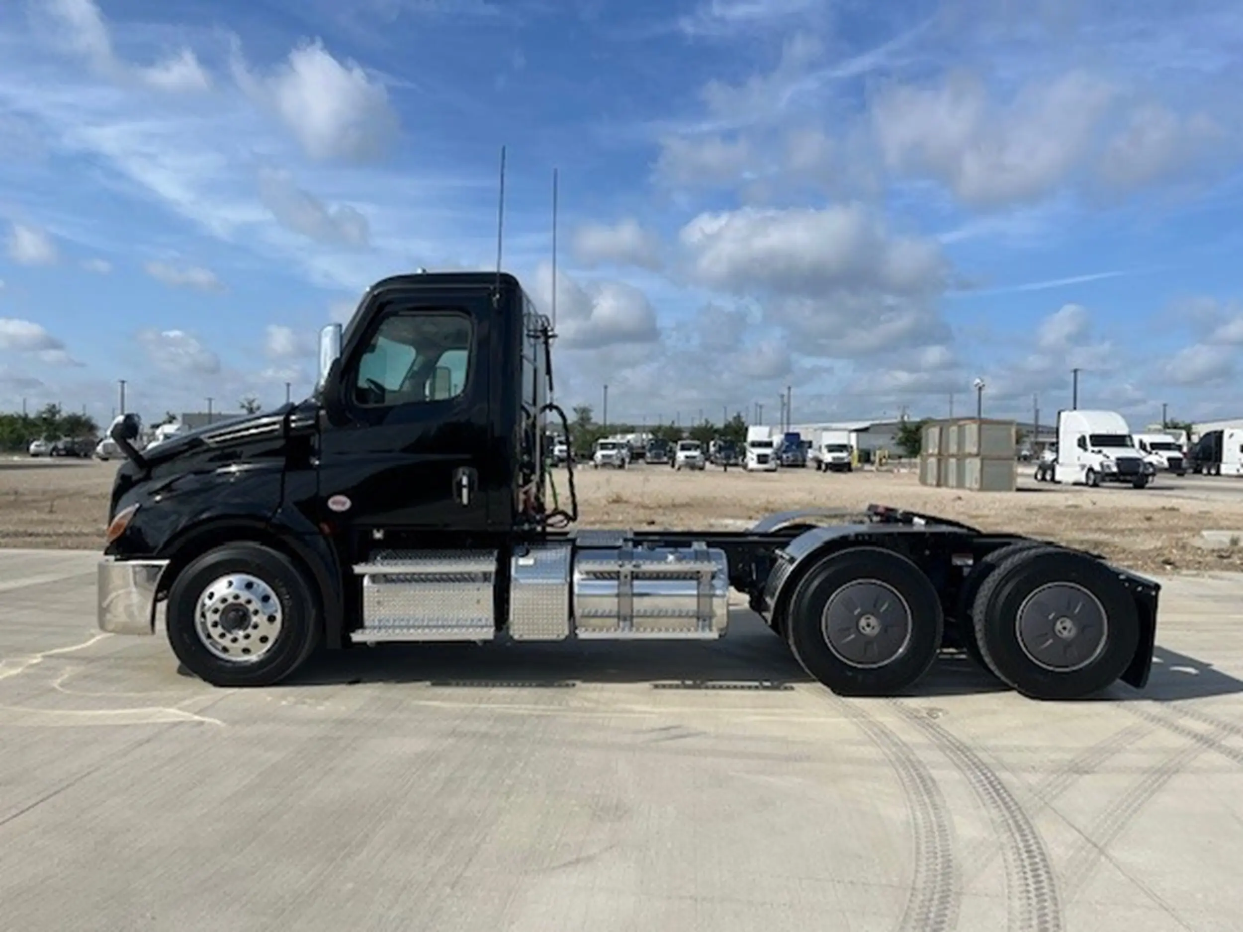 2026 Freightliner Cascadia — photo 8