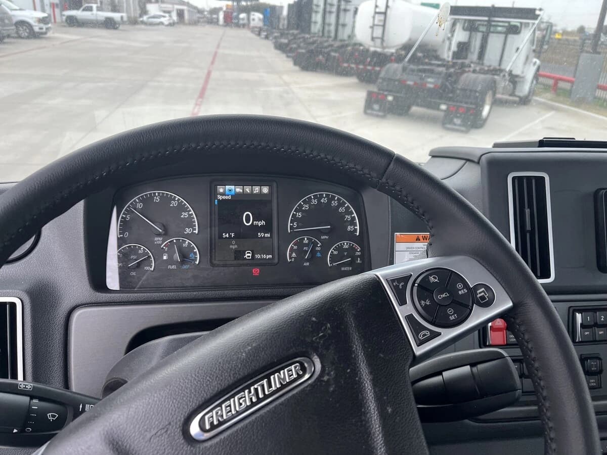 2026 Freightliner M2 106 — photo 8