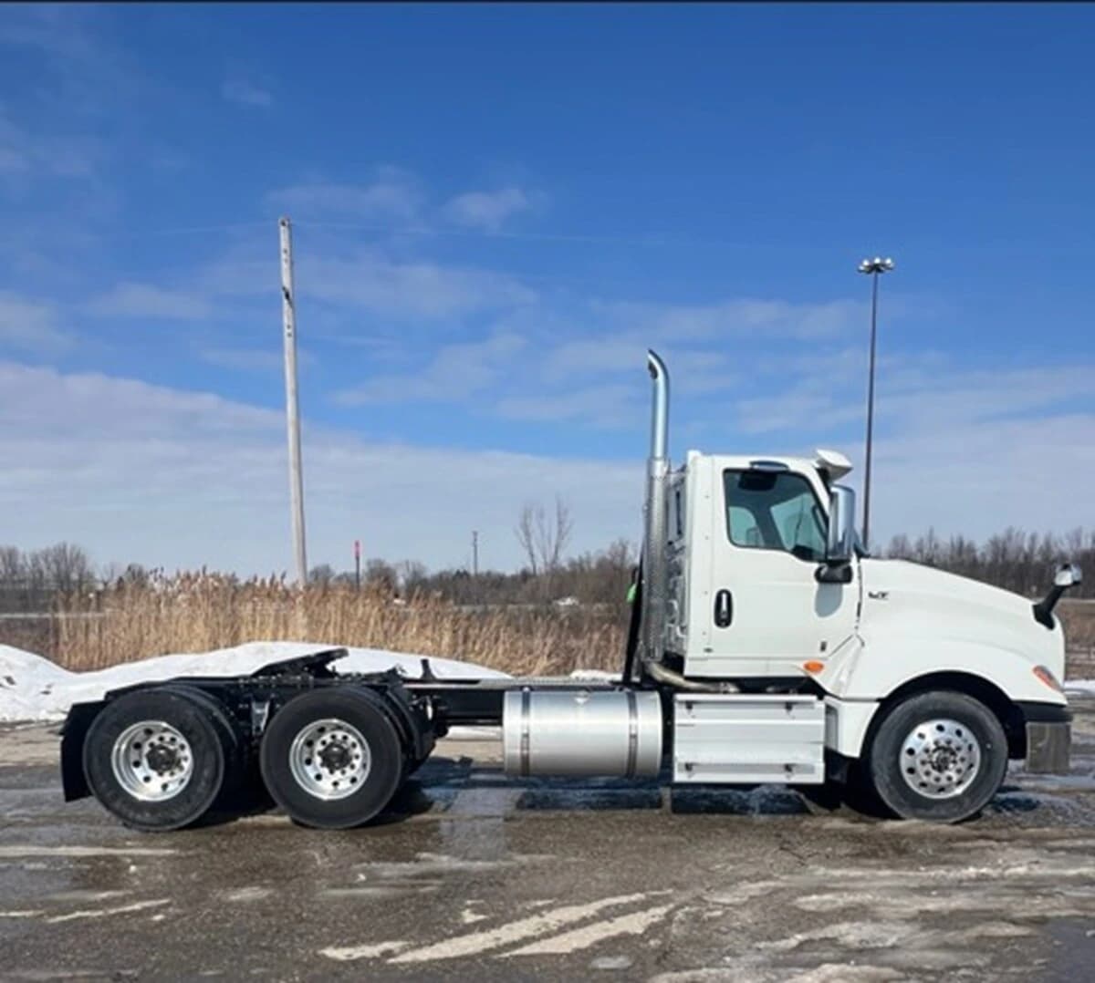 2025 International LT — photo 2