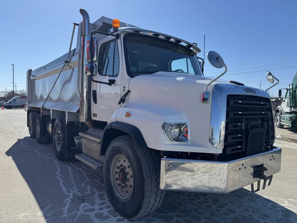 2022 Freightliner 114SD — photo 4