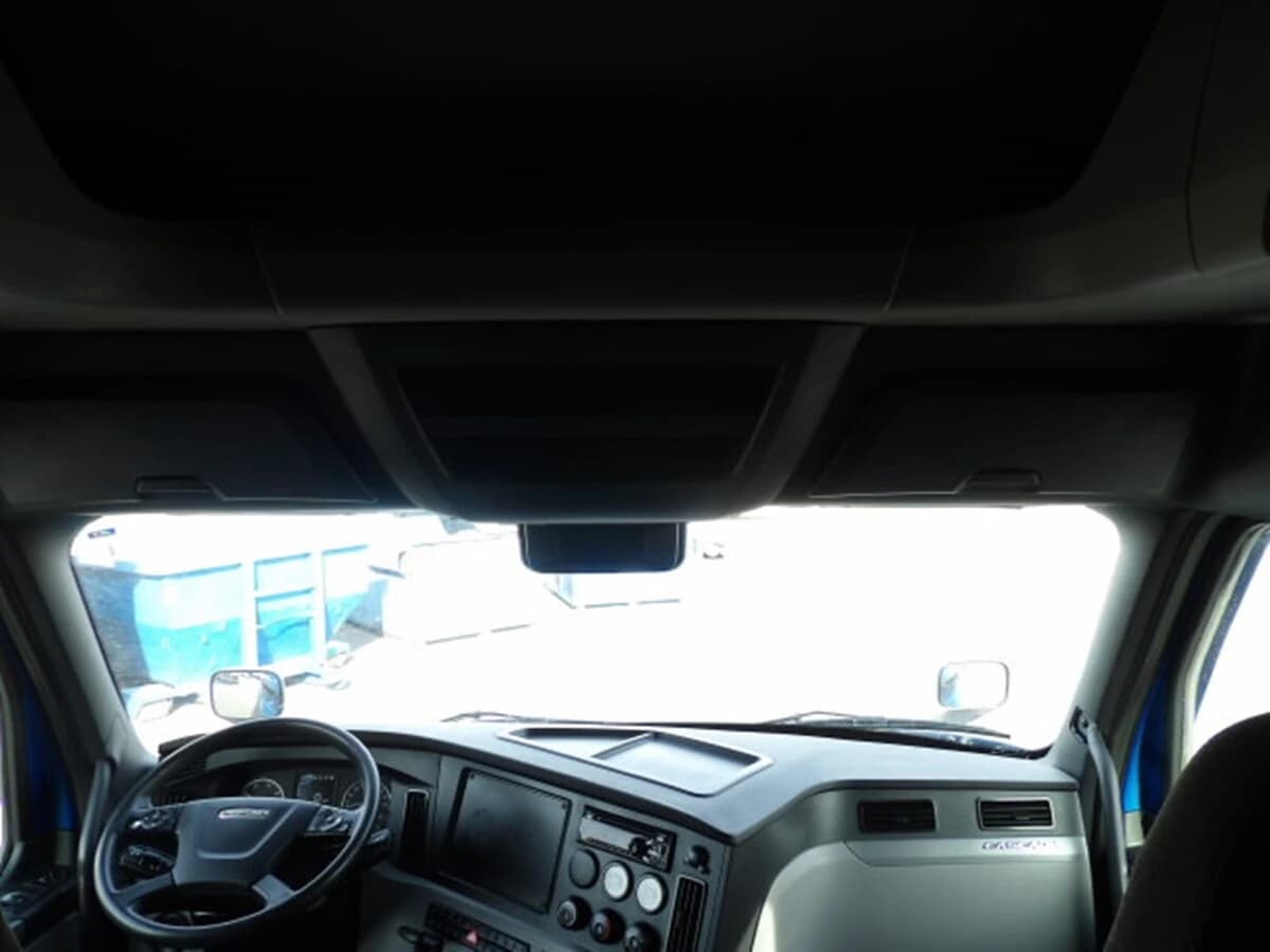 2022 Freightliner Cascadia — photo 19