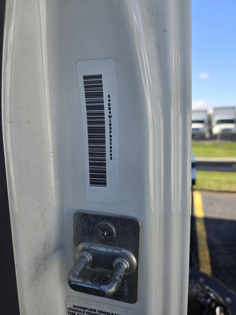 2023 Isuzu NPR — photo 7