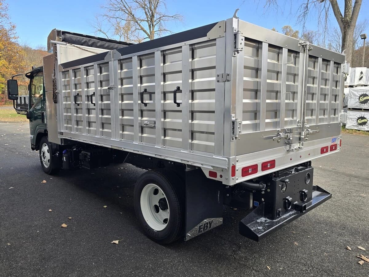 2025 Isuzu NRR — photo 10