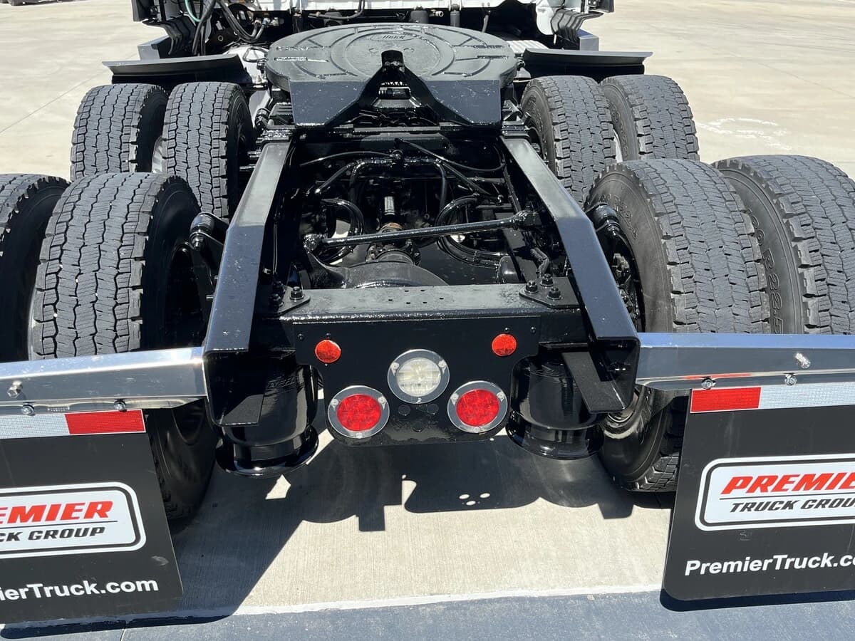 2021 Freightliner Cascadia — photo 19