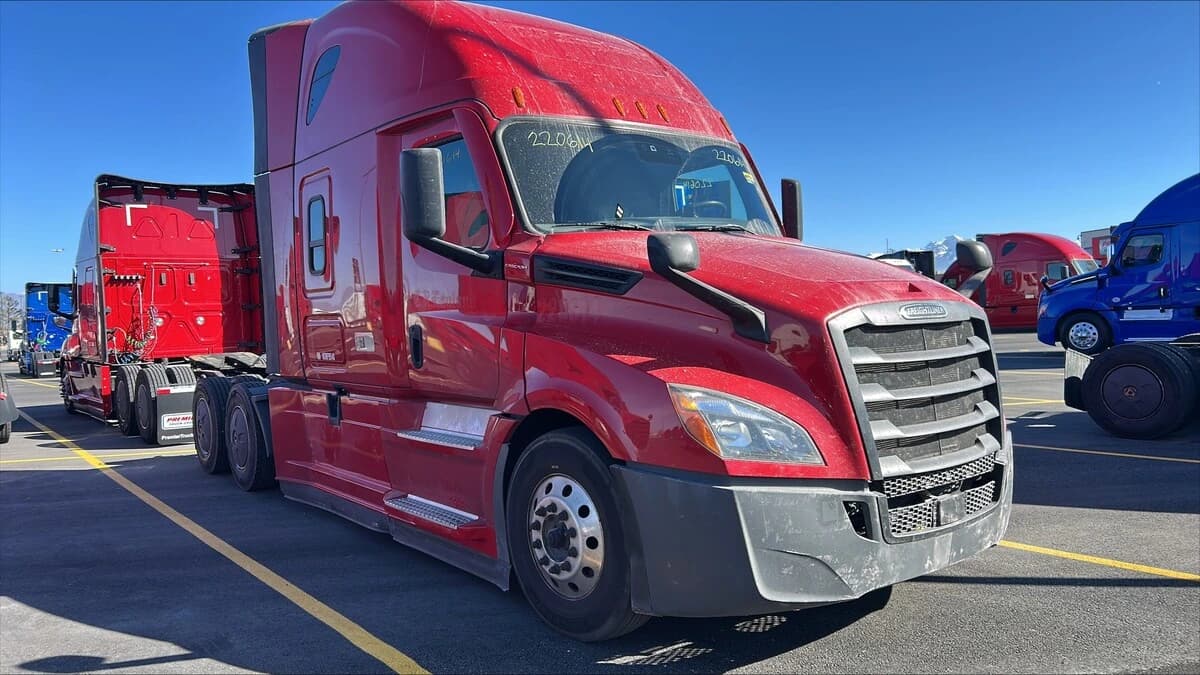 2022 Freightliner Cascadia — photo 3