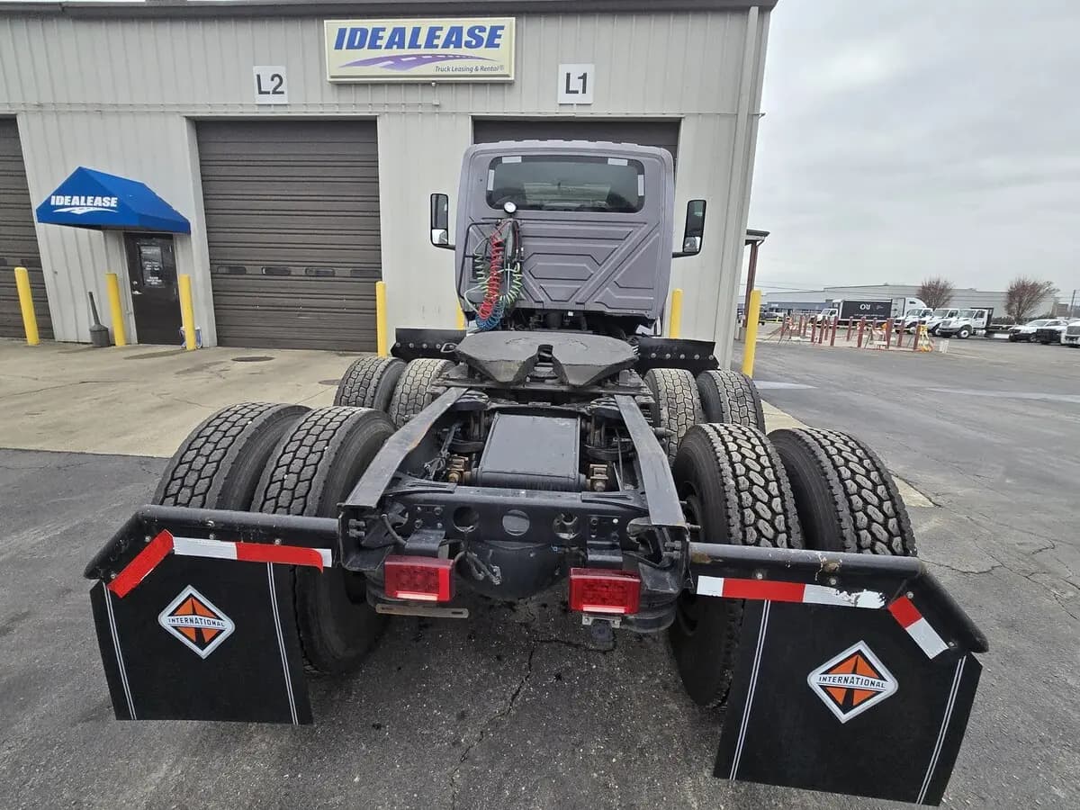 2019 International LT — photo 4