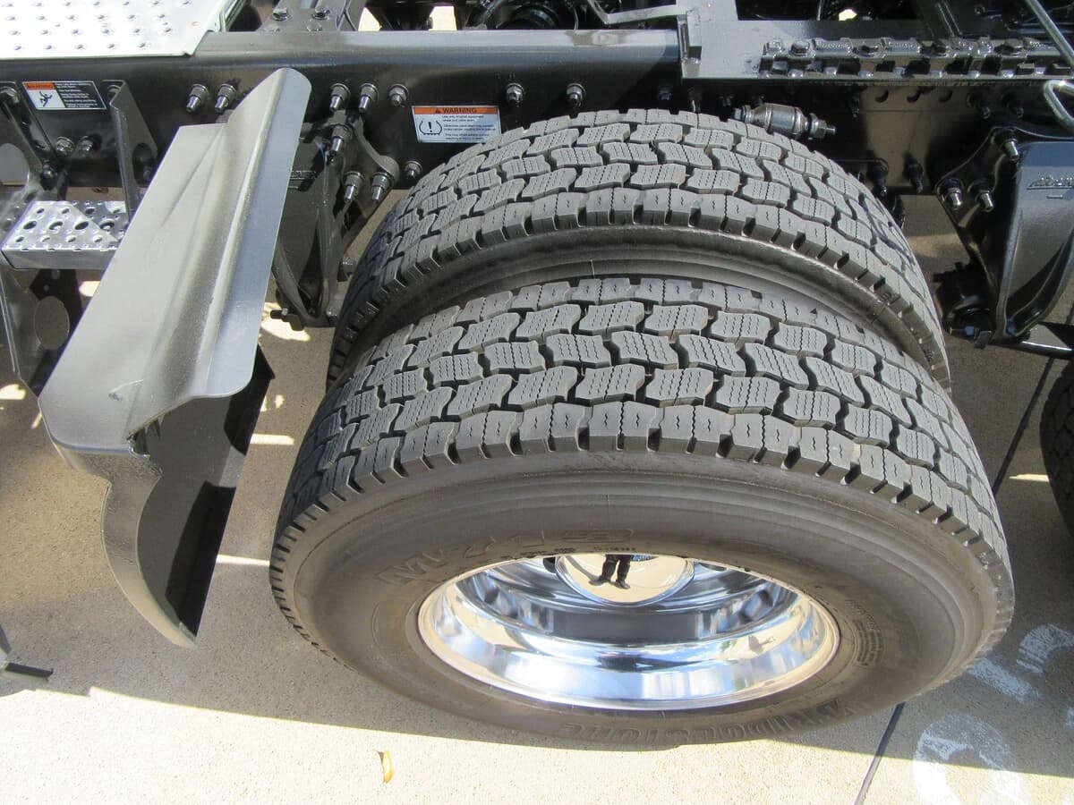 2025 Freightliner Cascadia — photo 11