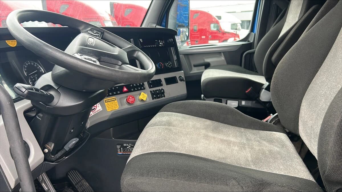 2022 Freightliner Cascadia — photo 5