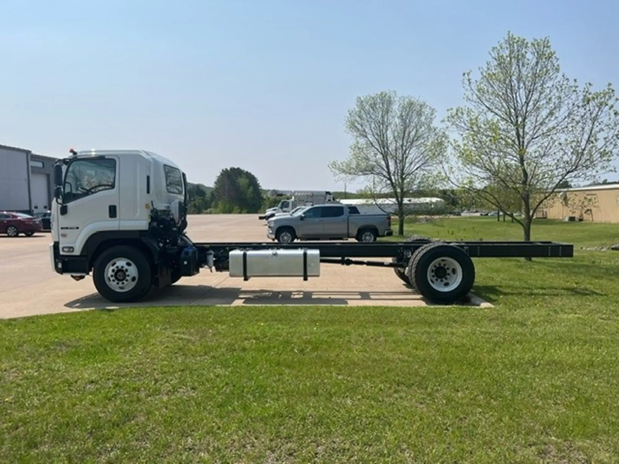 2025 Isuzu FTR — photo 5