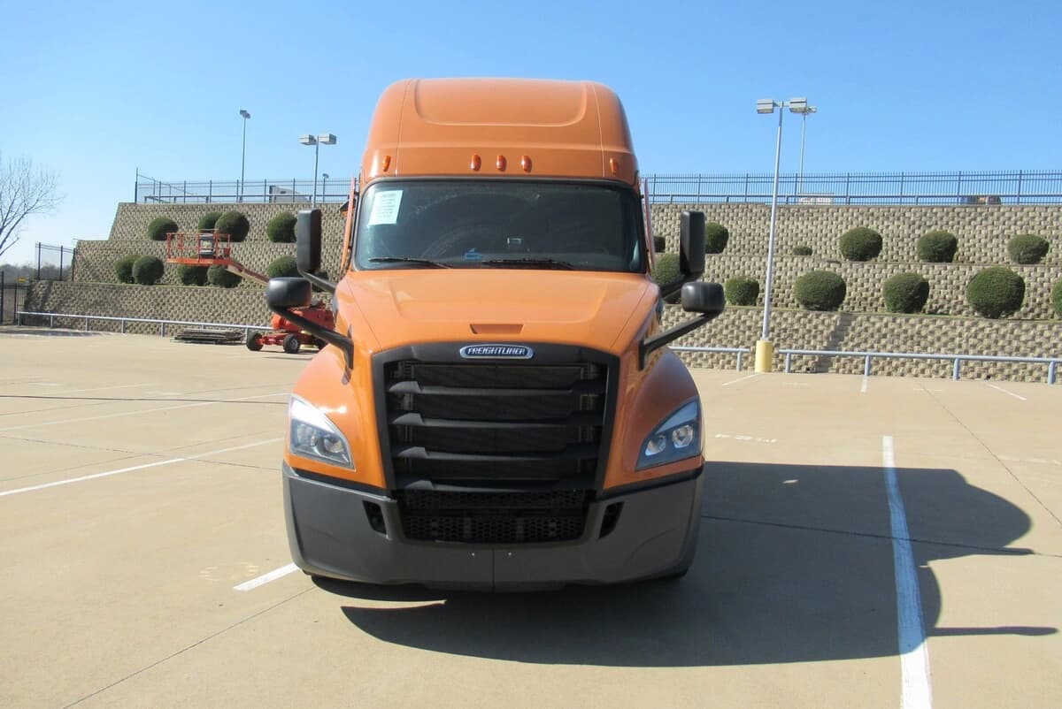 2025 Freightliner Cascadia — photo 7