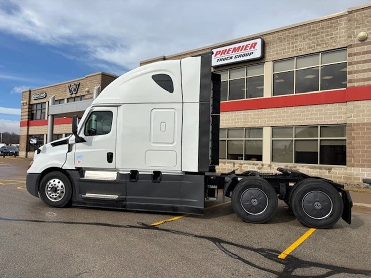 2026 Freightliner Cascadia — photo 8