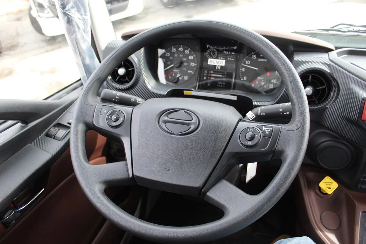 2025 Hino L7 — photo 11