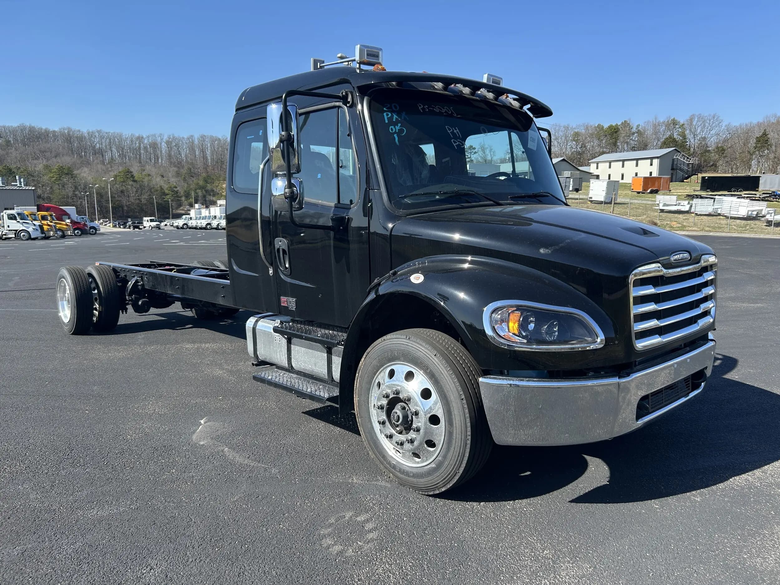 2025 Freightliner M2 106 — photo 6
