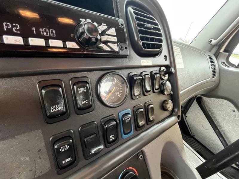 2018 Freightliner 114SD — photo 21