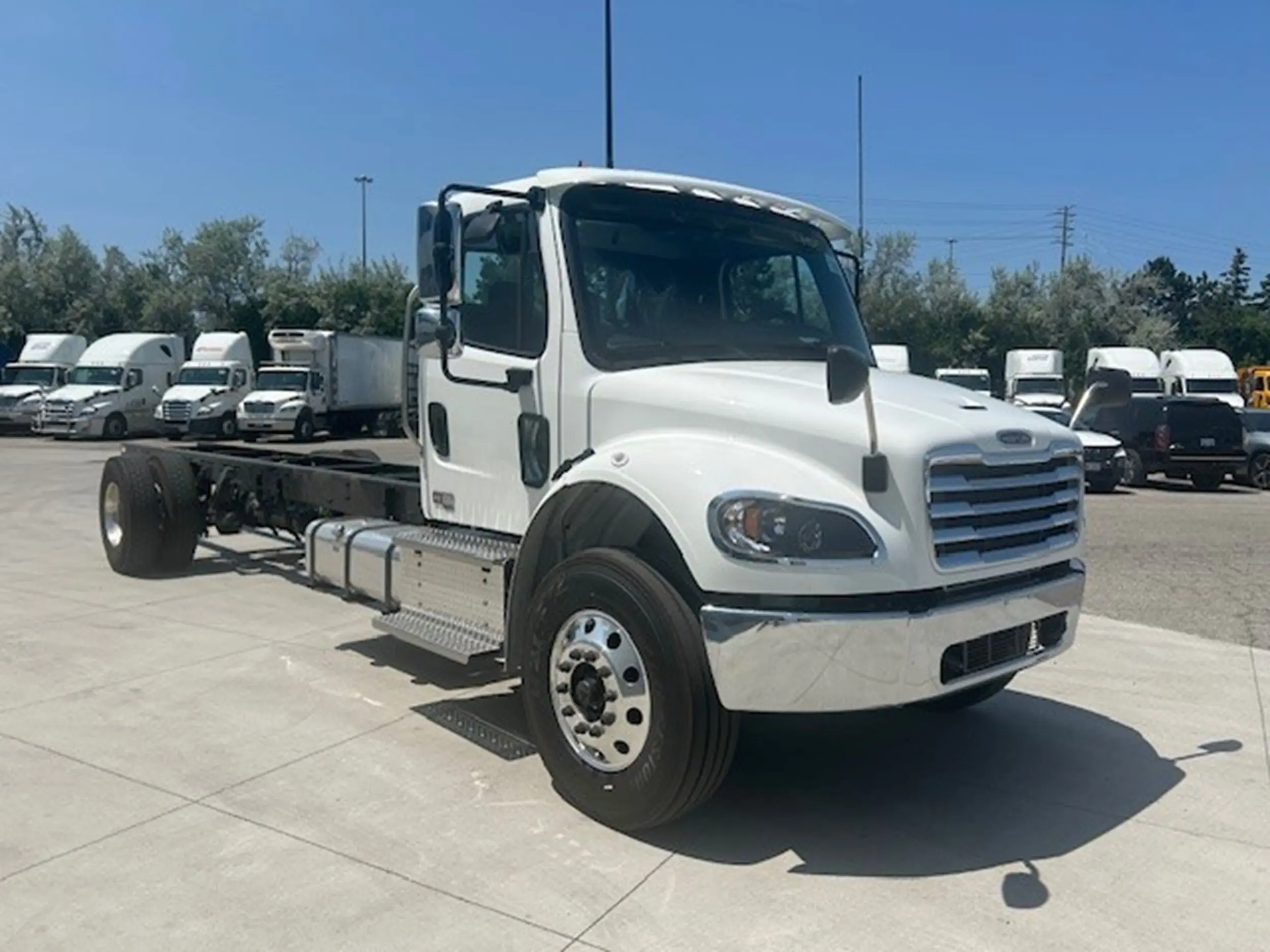 2026 Freightliner M2 106 — photo 2