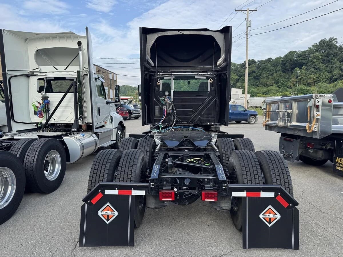 2024 International LT — photo 3
