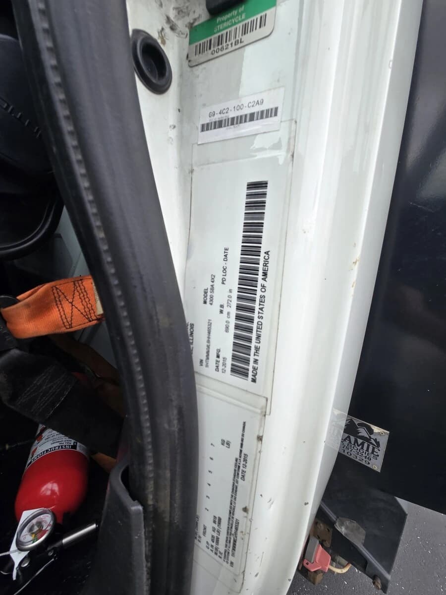 2017 International 4300 — photo 9