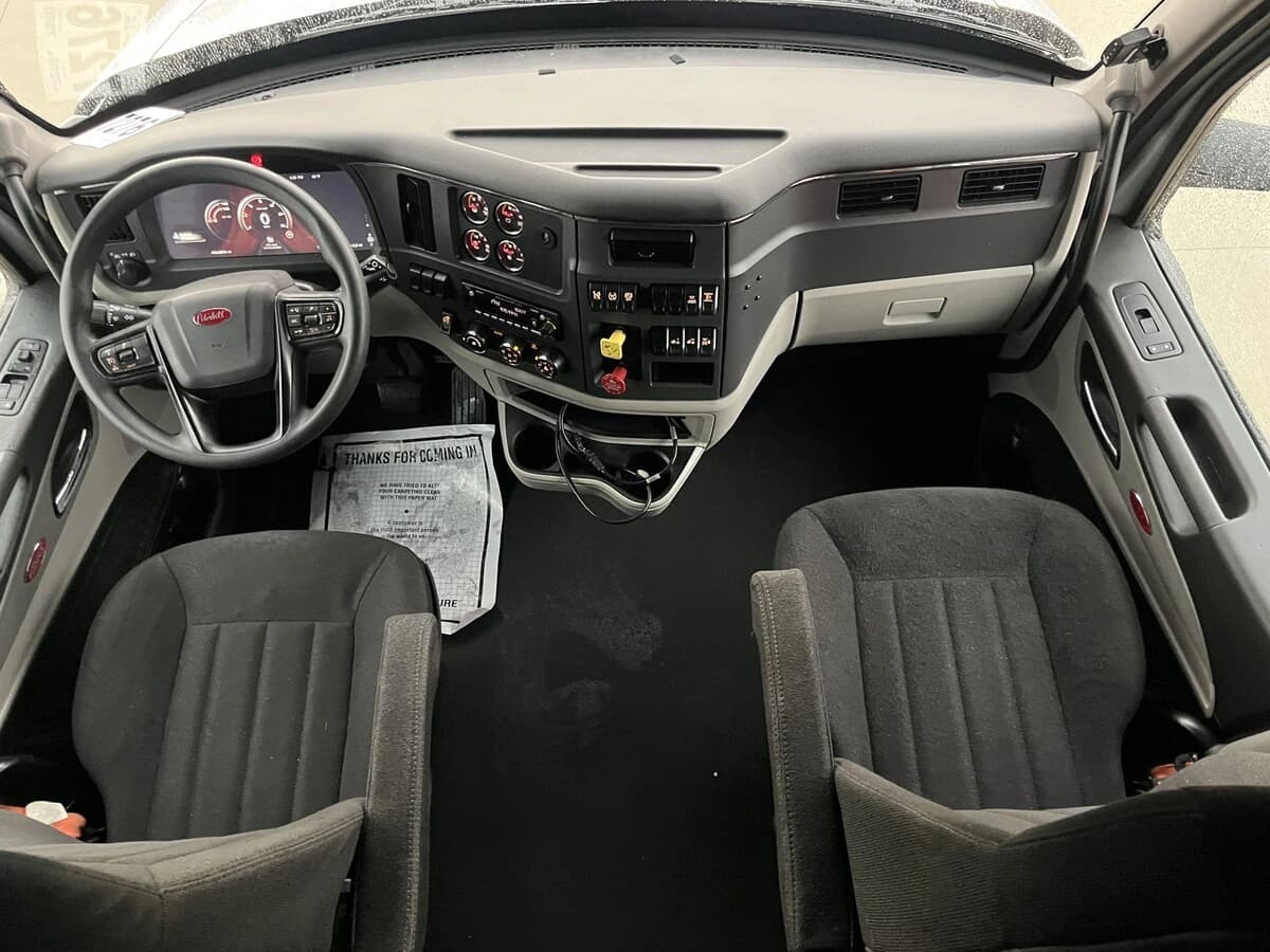 2023 Peterbilt 579 — photo 28