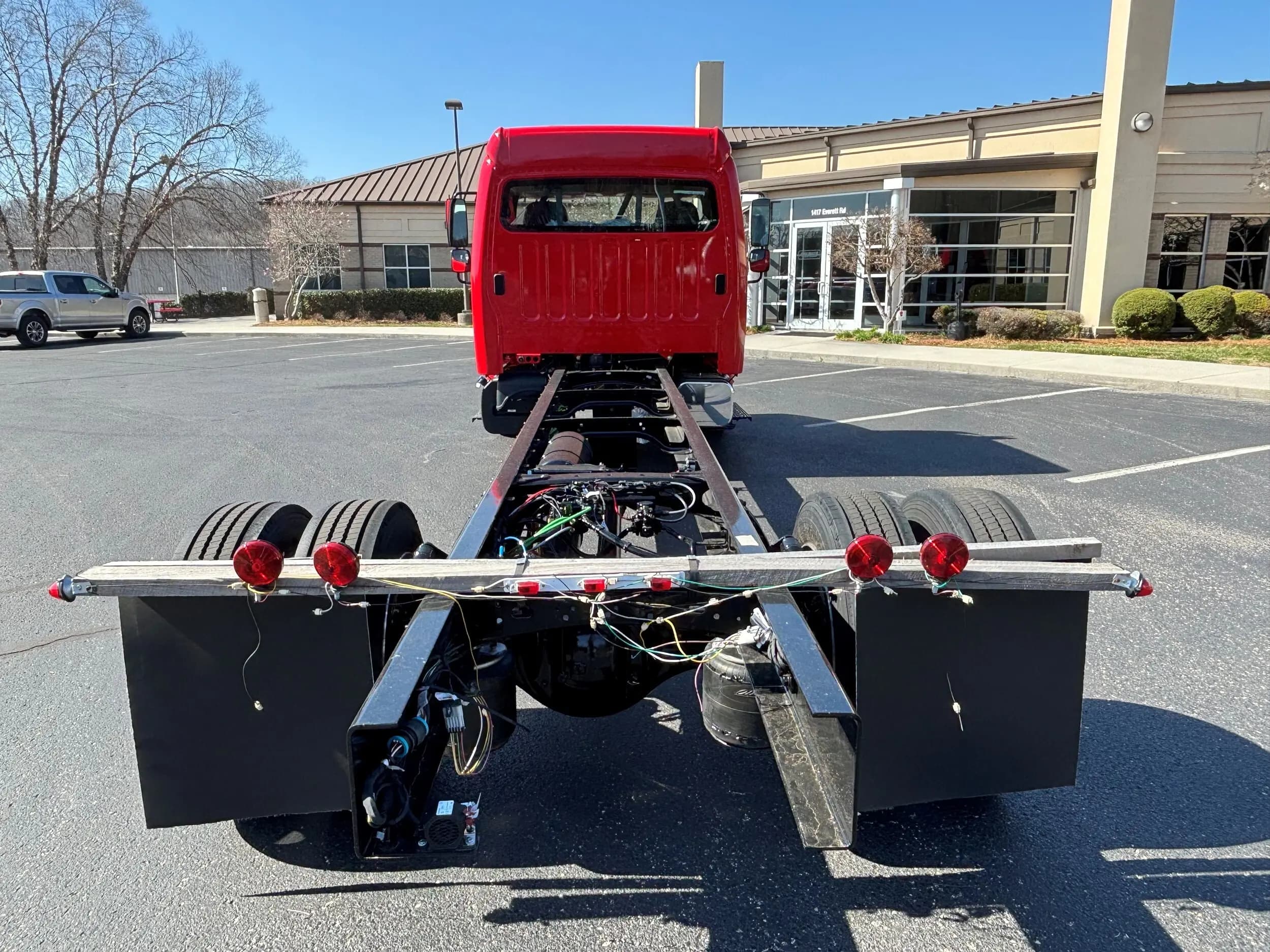 2025 Freightliner M2 106 — photo 6