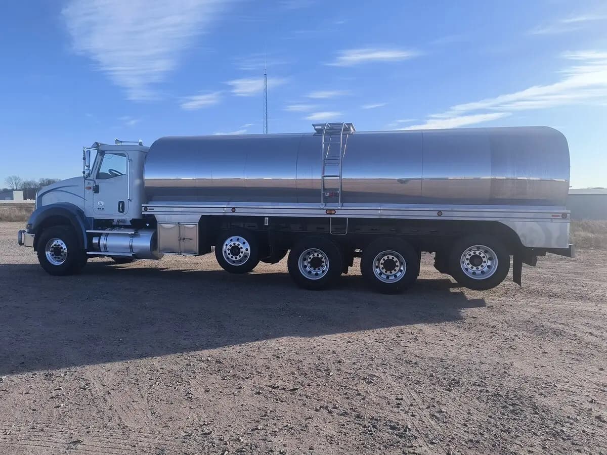 2020 International HX — photo 3