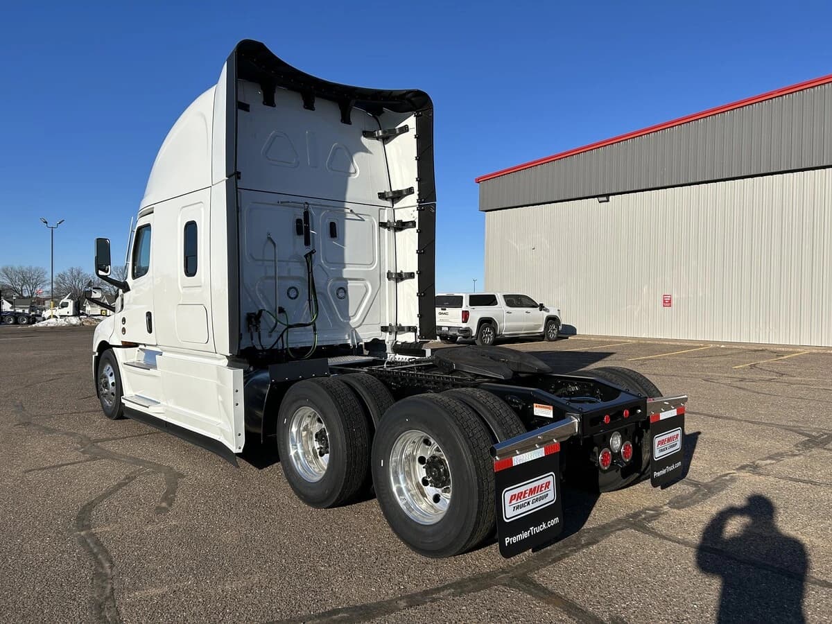 2026 Freightliner Cascadia — photo 7