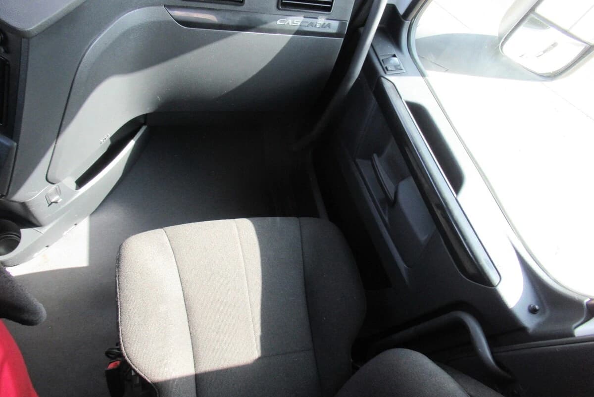 2023 Freightliner Cascadia — photo 21