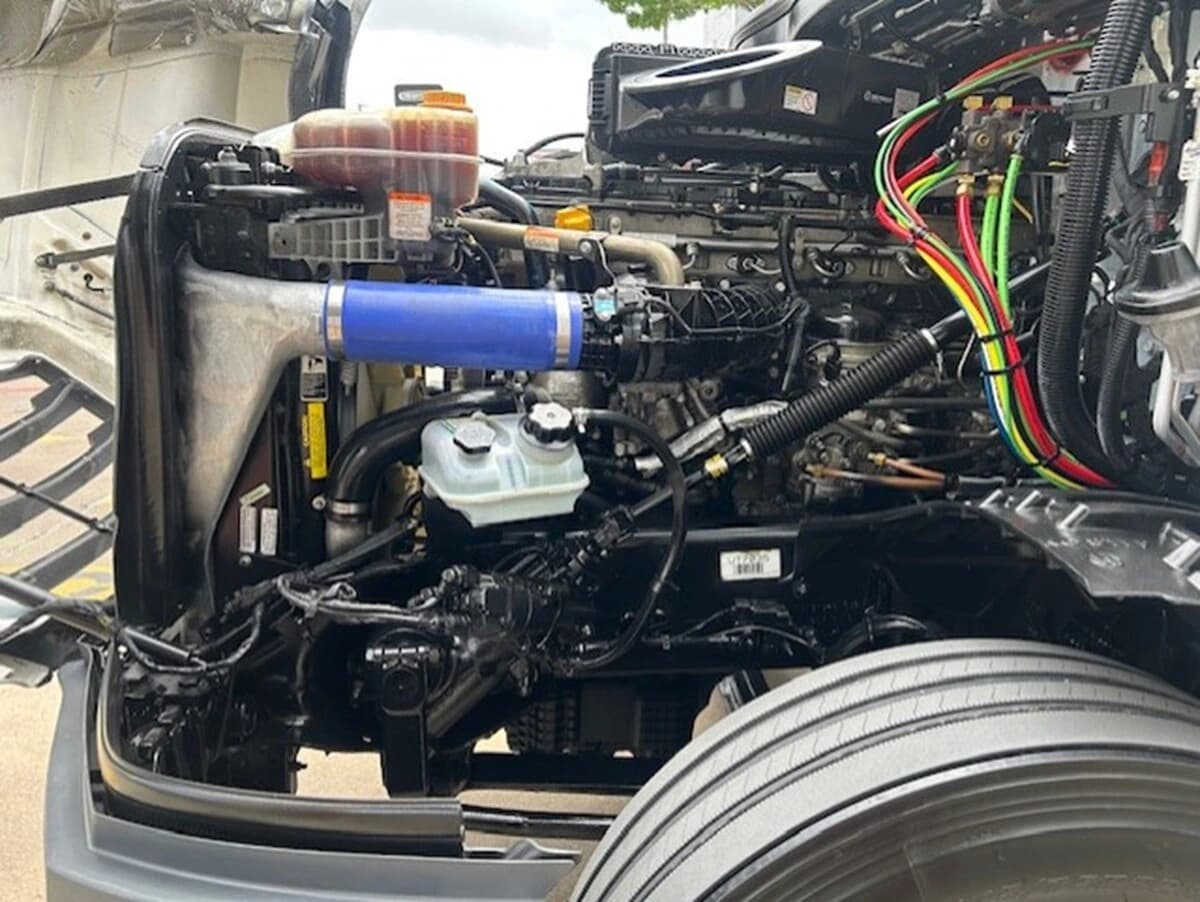 2024 Freightliner Cascadia — photo 14