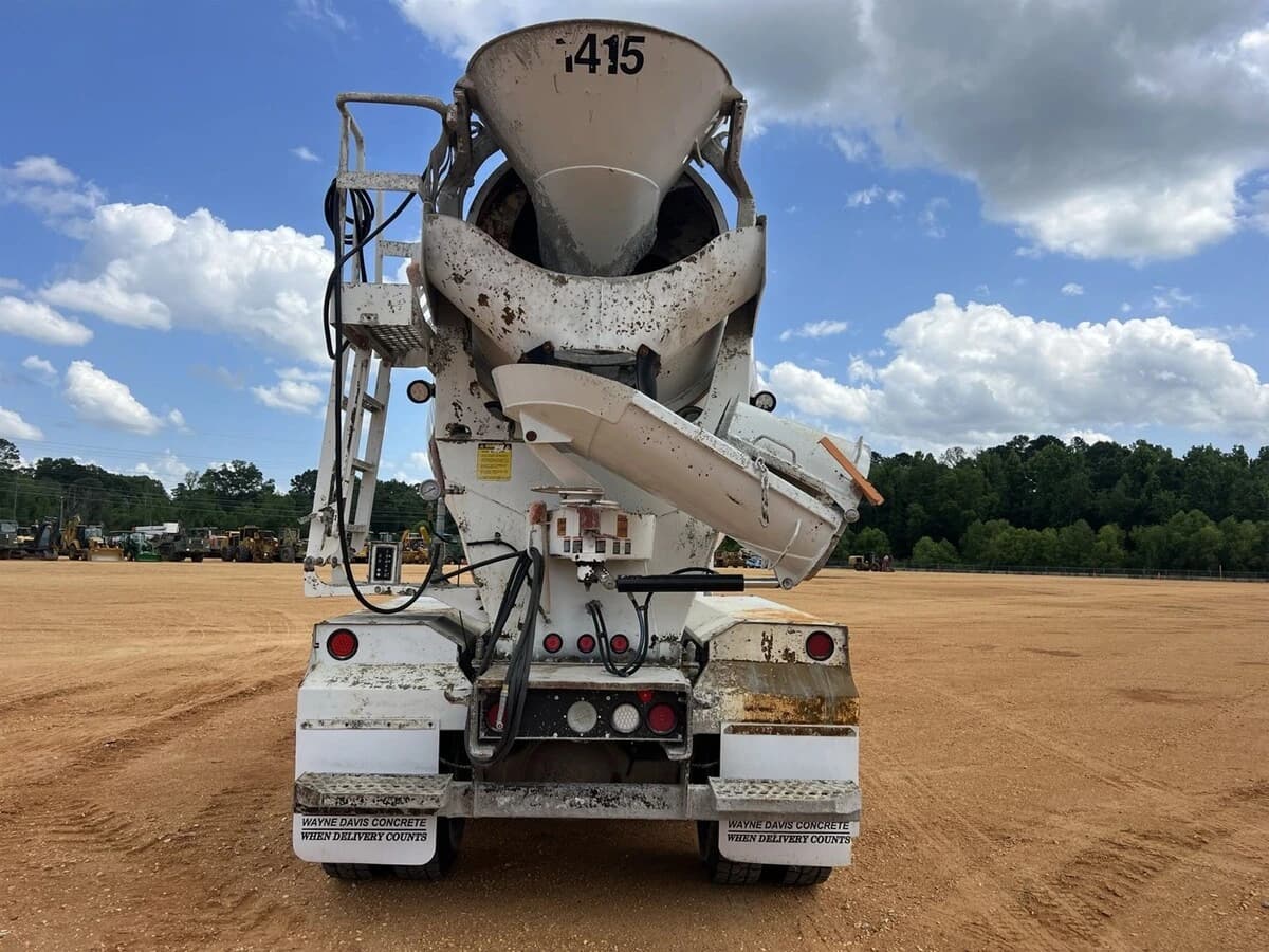 2017 Freightliner 114SD — photo 4