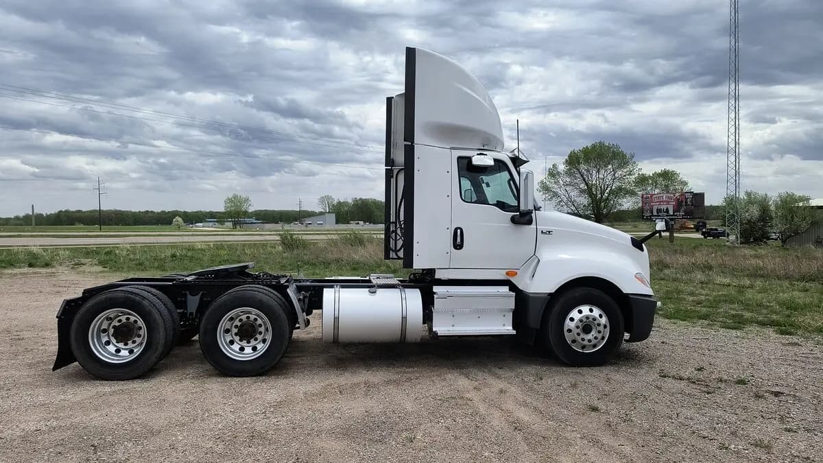 2018 International LT — photo 3