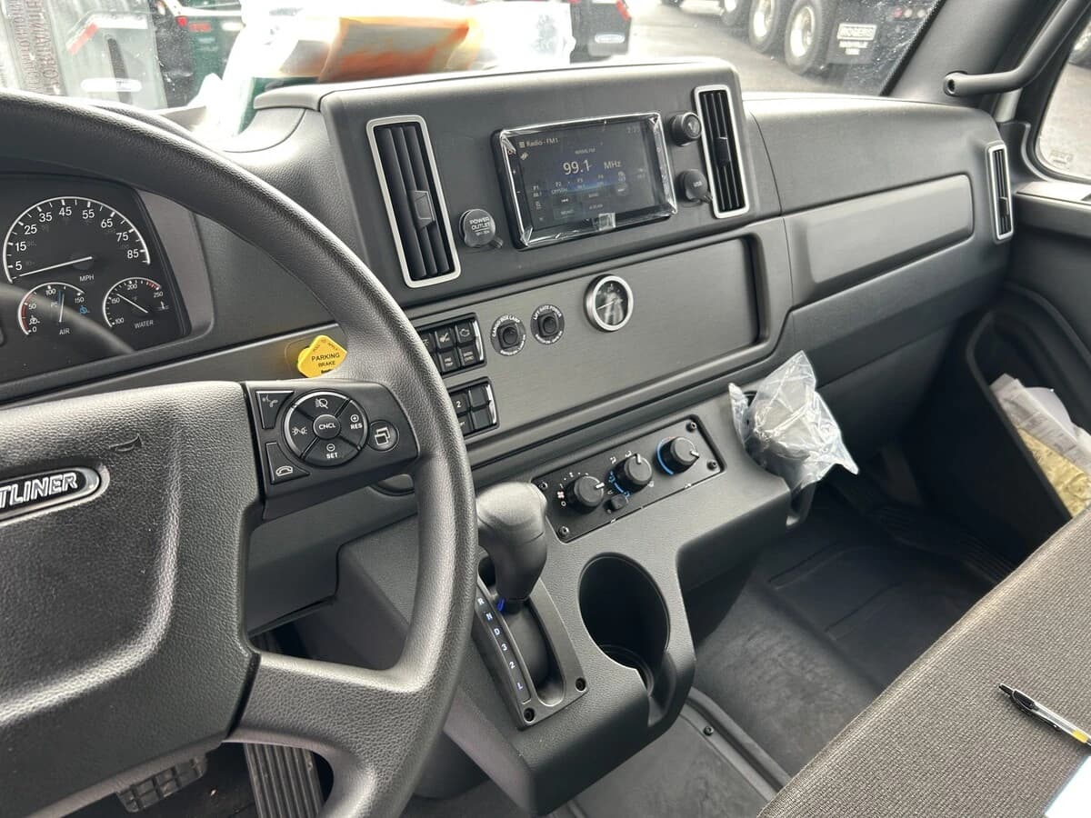 2026 Freightliner M2 106 — photo 16