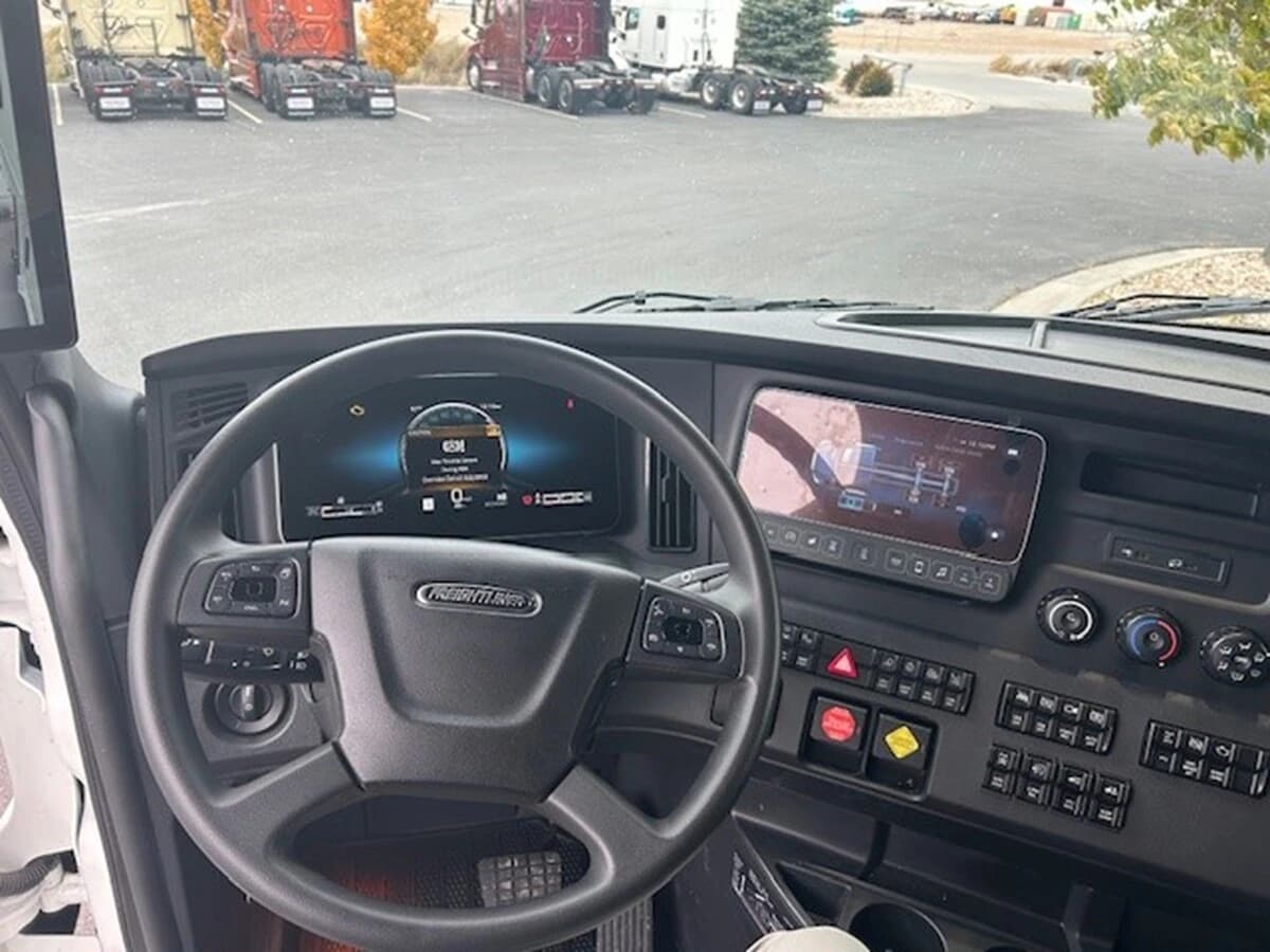 2026 Freightliner Cascadia — photo 7