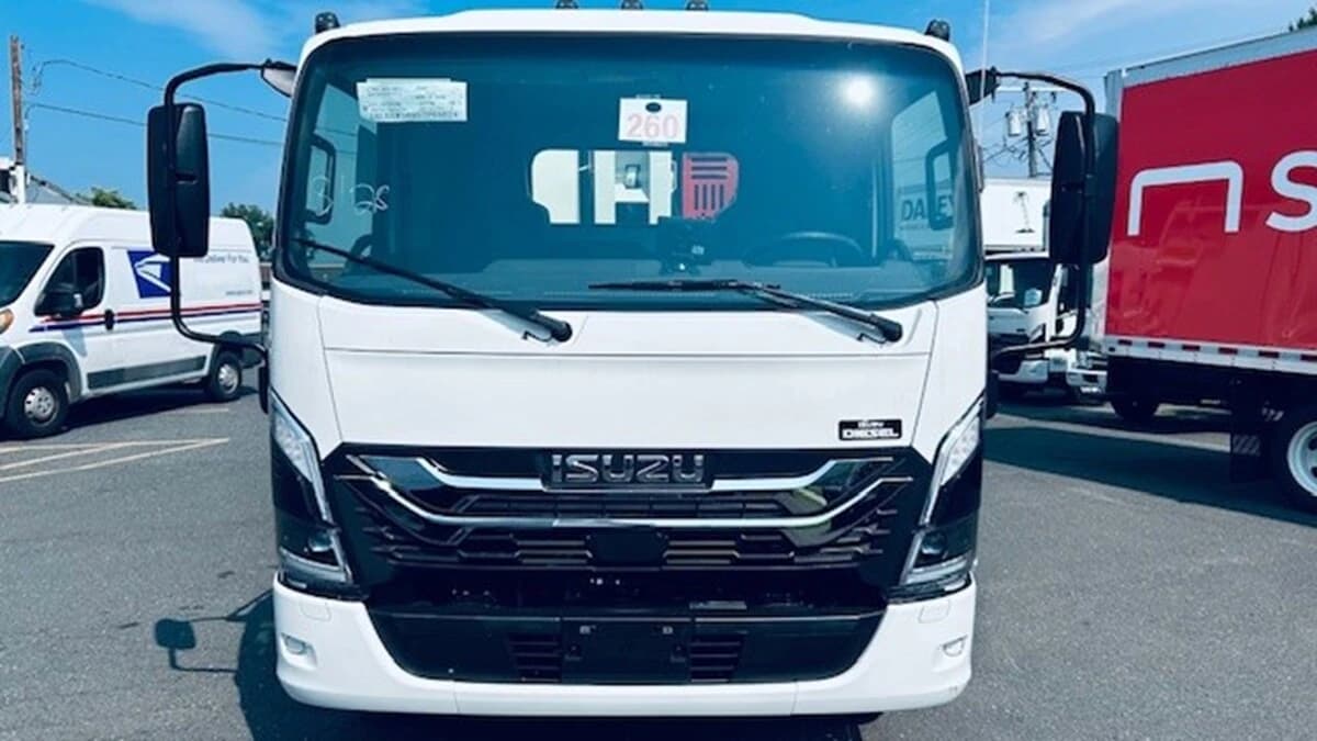 2025 Isuzu NRR — photo 3