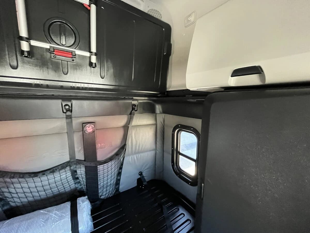 2022 Freightliner Cascadia — photo 30