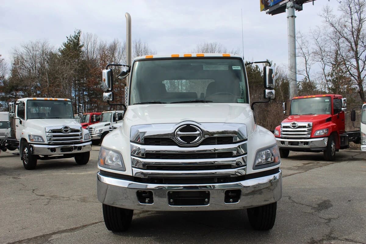 2025 Hino L7 — photo 2