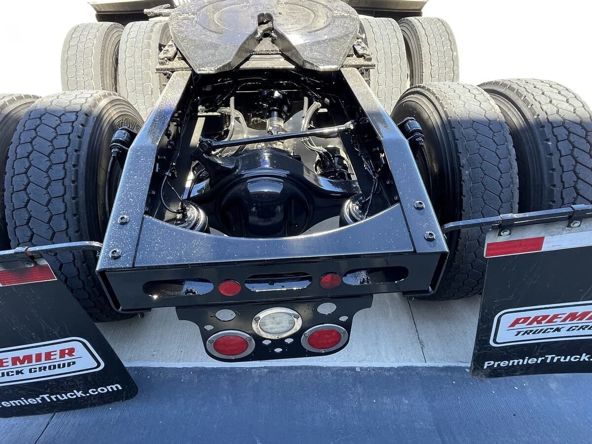 2022 Freightliner Cascadia — photo 8