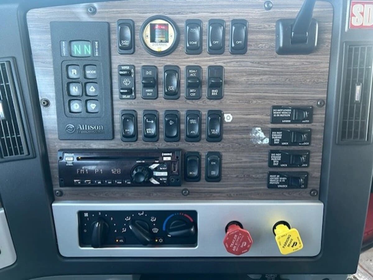 2021 Freightliner 122SD — photo 20