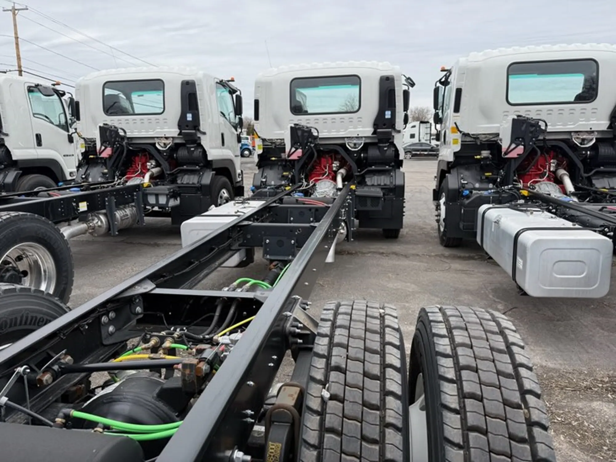 2025 Isuzu FVR — photo 5