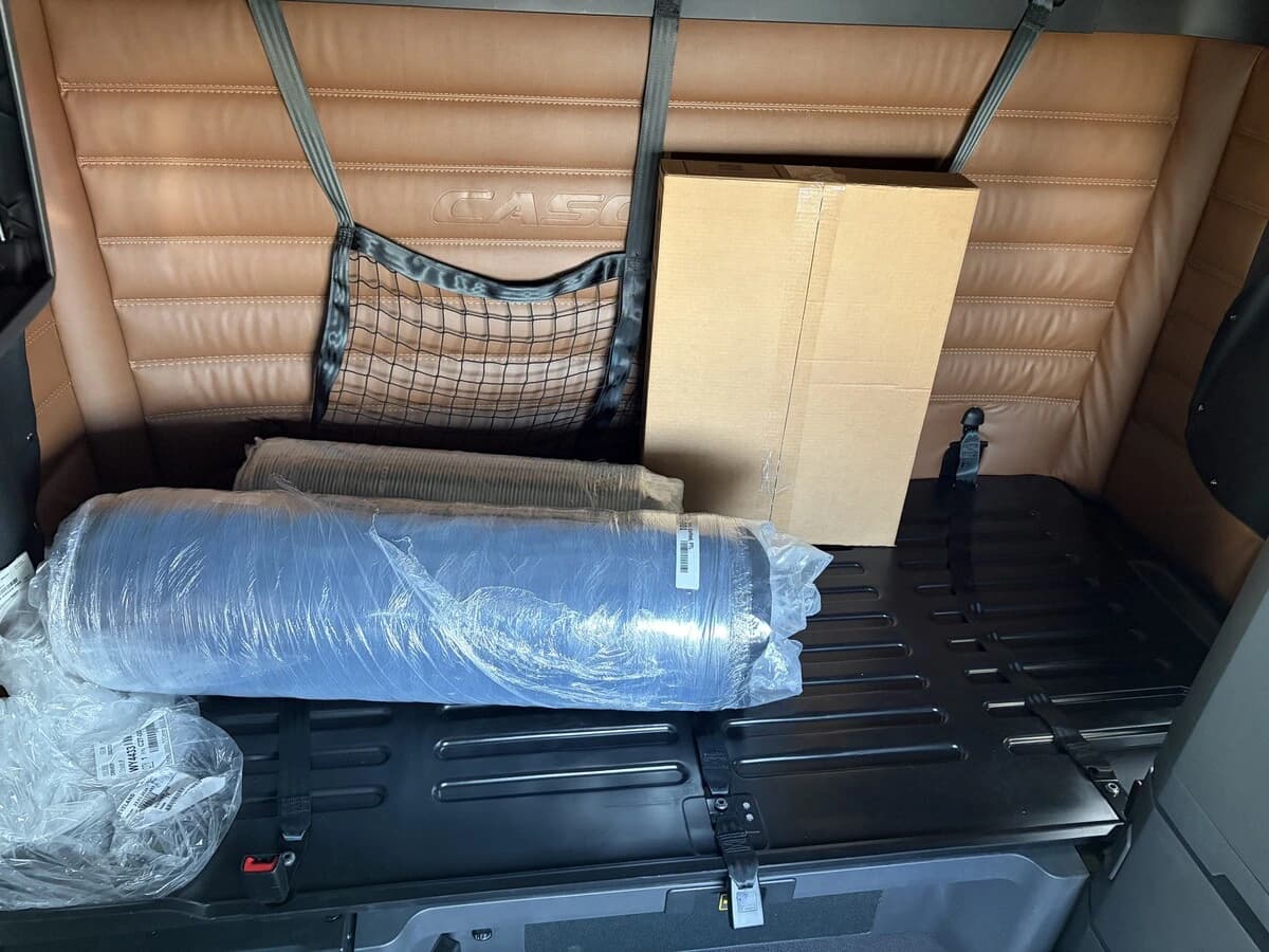 2027 Freightliner Cascadia — photo 13