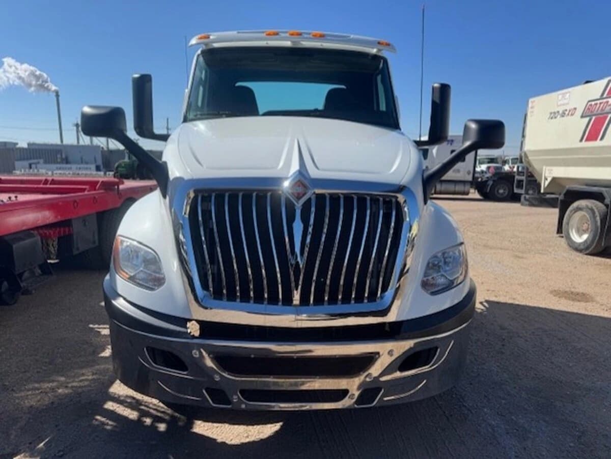 2018 International LT — photo 2