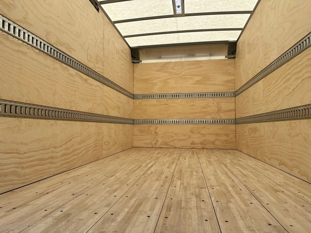 2026 Isuzu NPR — photo 4