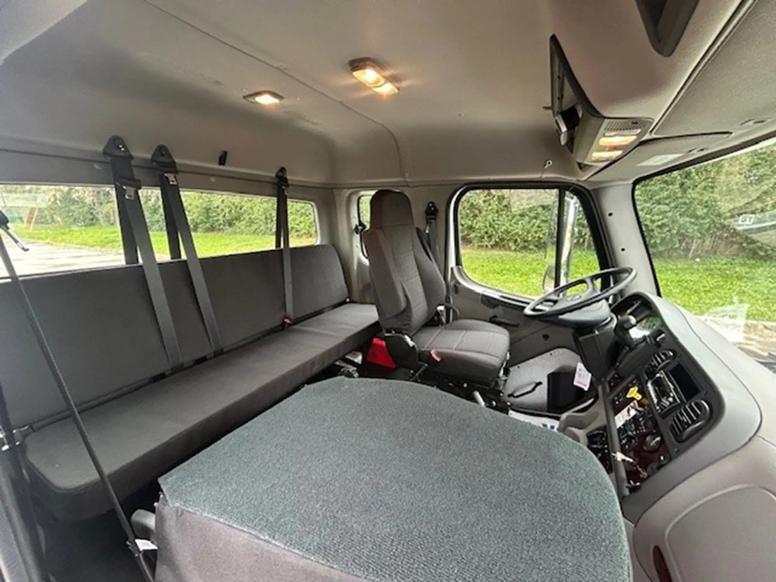 2026 Freightliner M2 106 — photo 8