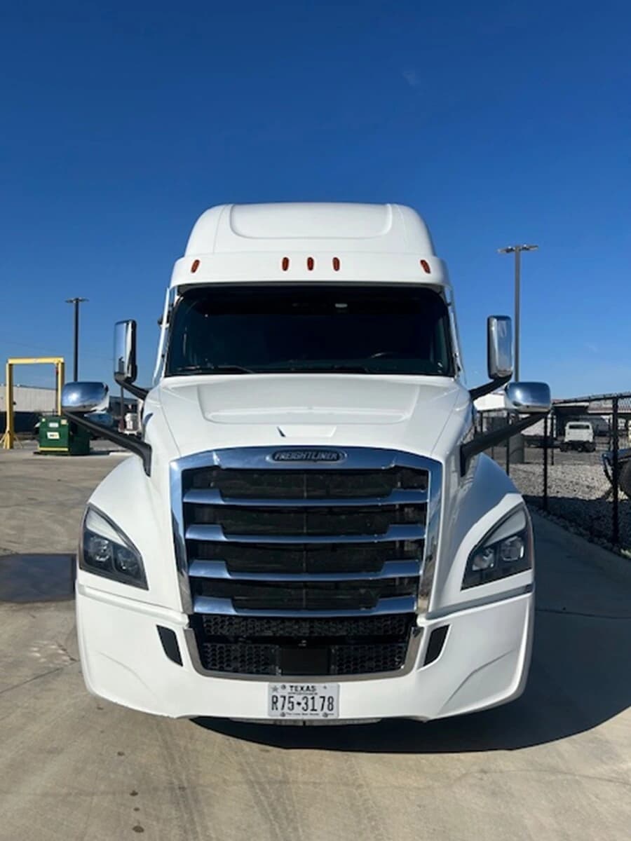 2025 Freightliner Cascadia — photo 5